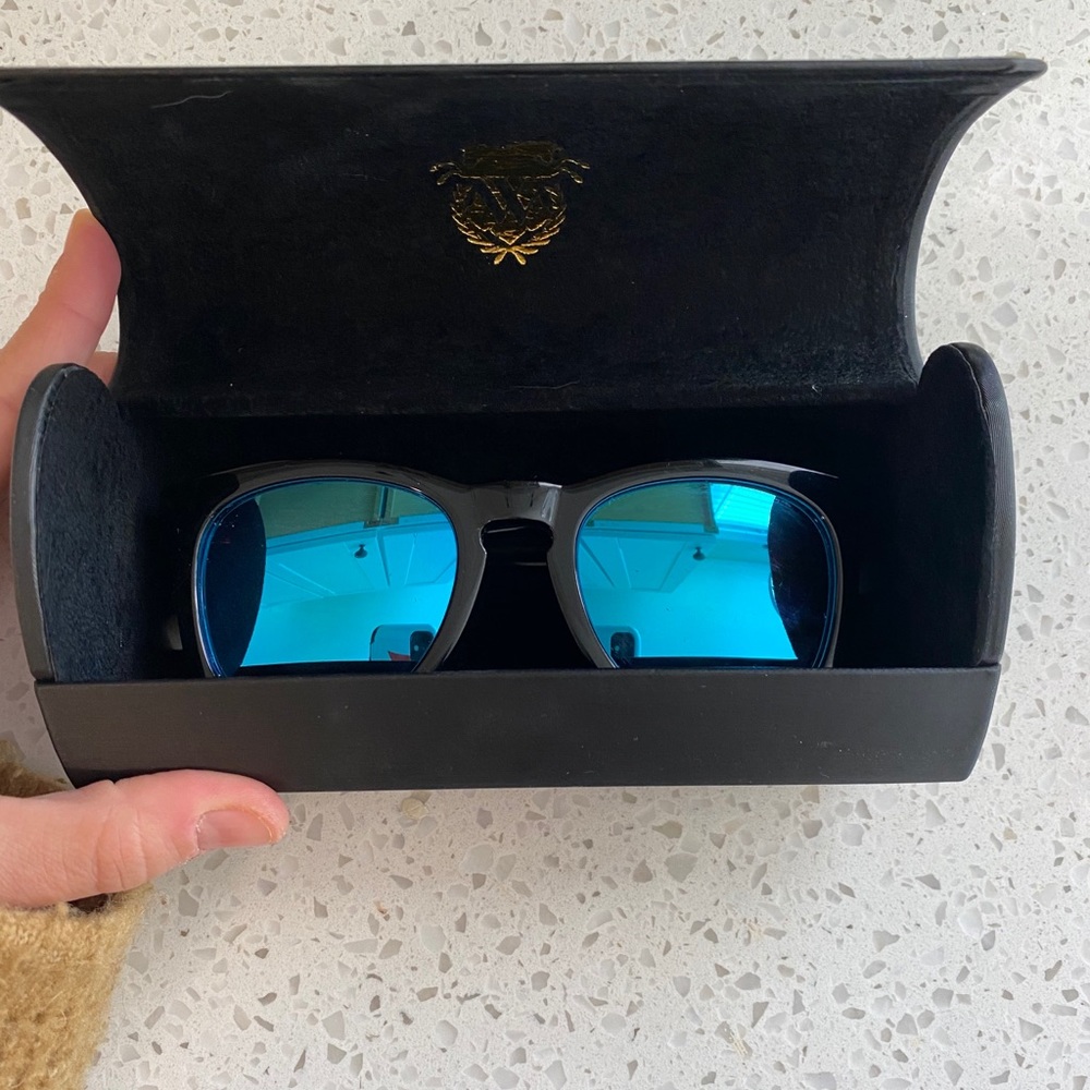 Wildfox Sunglasses - Picture 4 of 6
